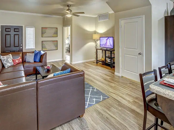 U Club Townhomes On Marion Pugh, College Station – Amenities