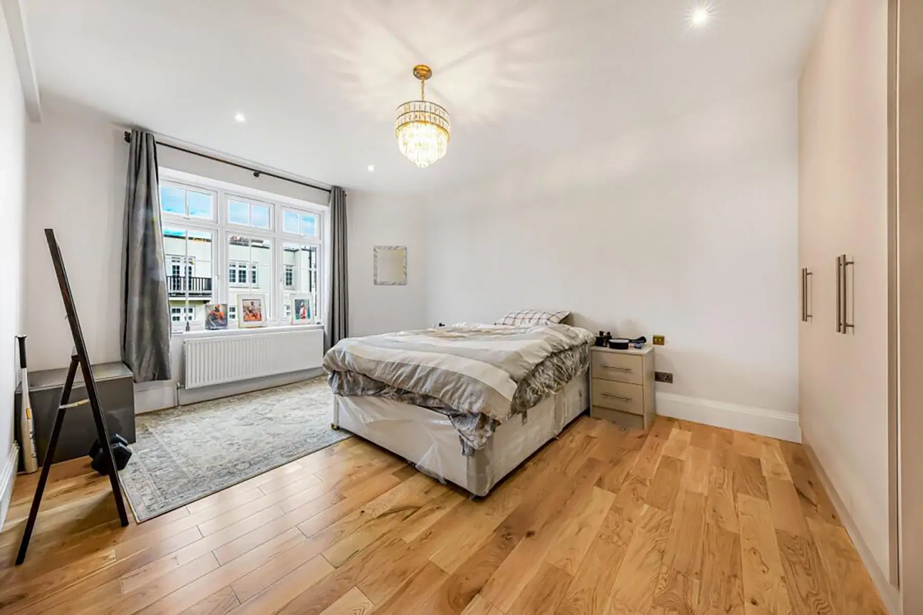 Room in a 5 Bedroom Apartment, Clifton Court, St John's Wood, London NW8 8HT – Bedroom