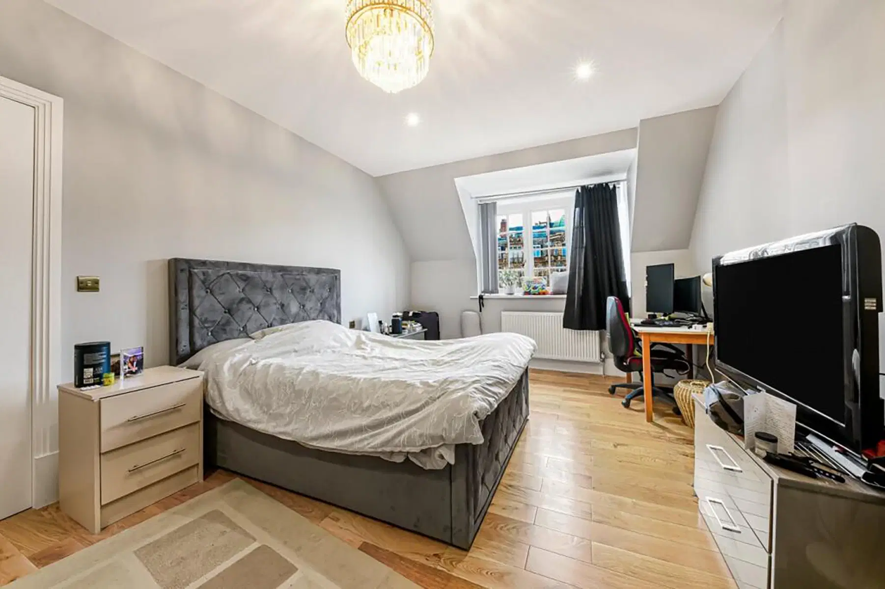 Room in a 5 Bedroom Apartment, Clifton Court, St John's Wood, London NW8 8HT