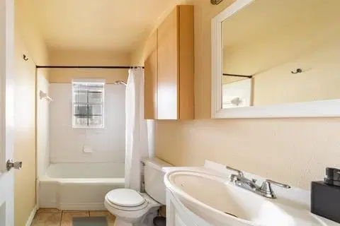 June Homes 78702, Austin – Bathroom