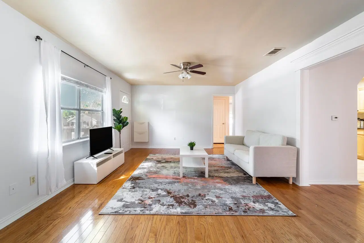 June Homes 78702, Austin – Common Area