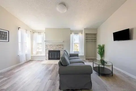 June Homes 78745, Austin – Common Area