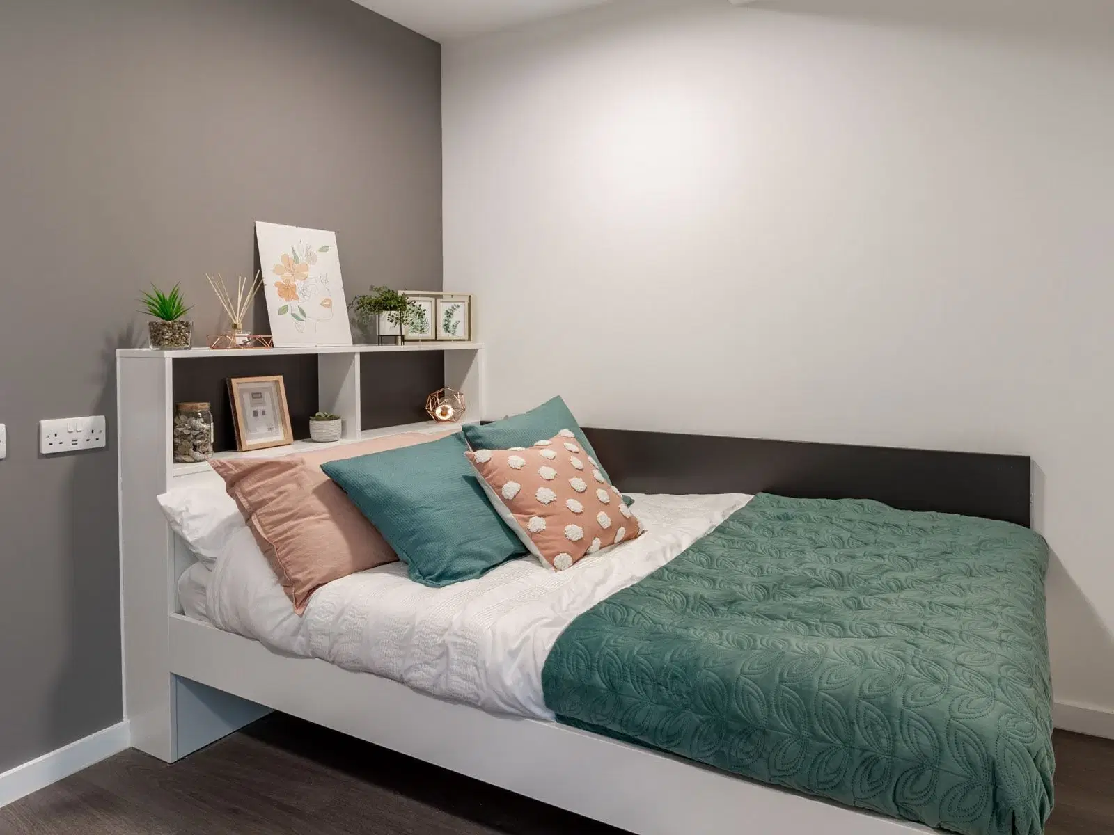 Pavilion Court, London – Penthouse Ensuite