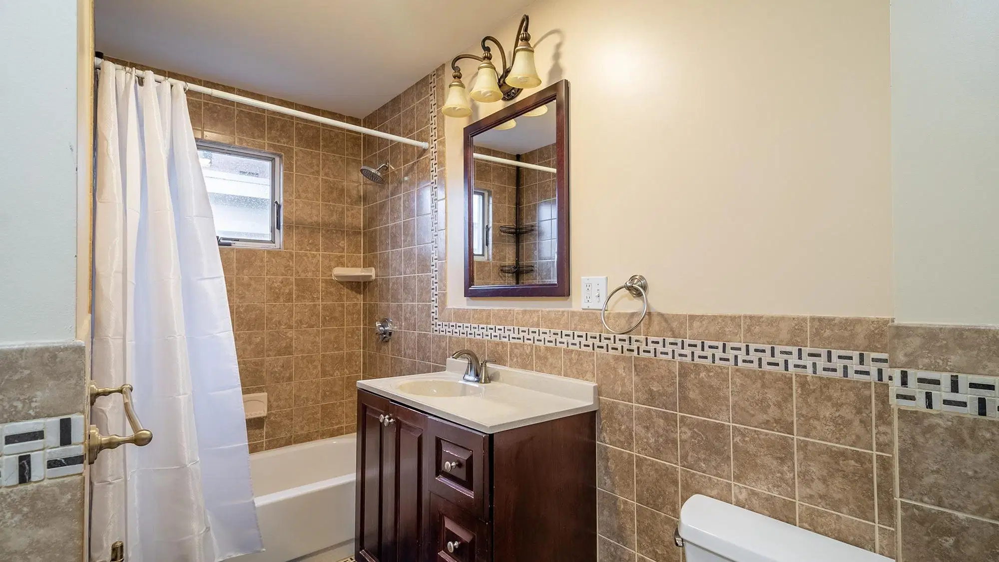 June Homes 02143, Boston – Bathroom