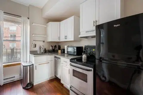 June Homes 02113, Boston – Kitchen
