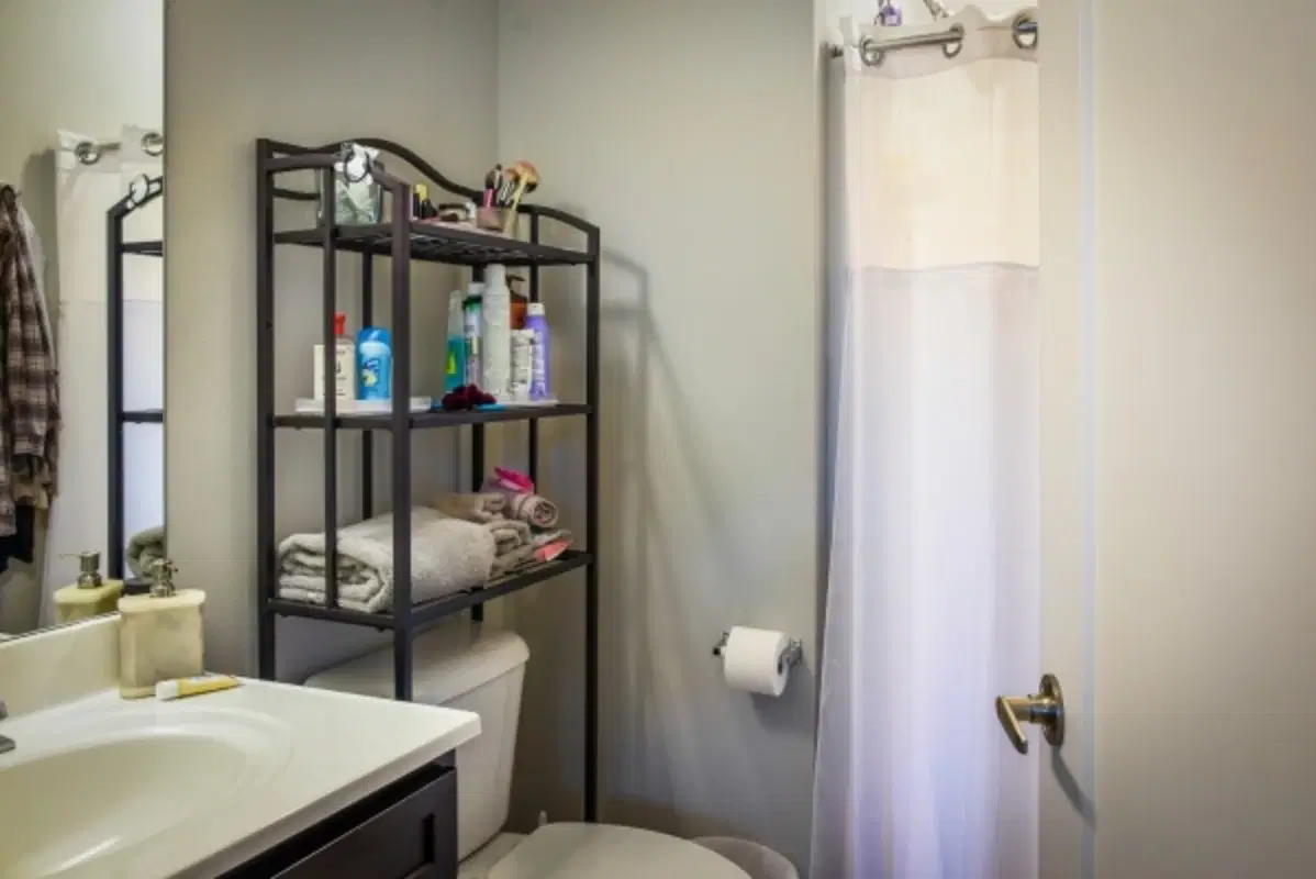 305 E. Daniel, Champaign – Bathroom