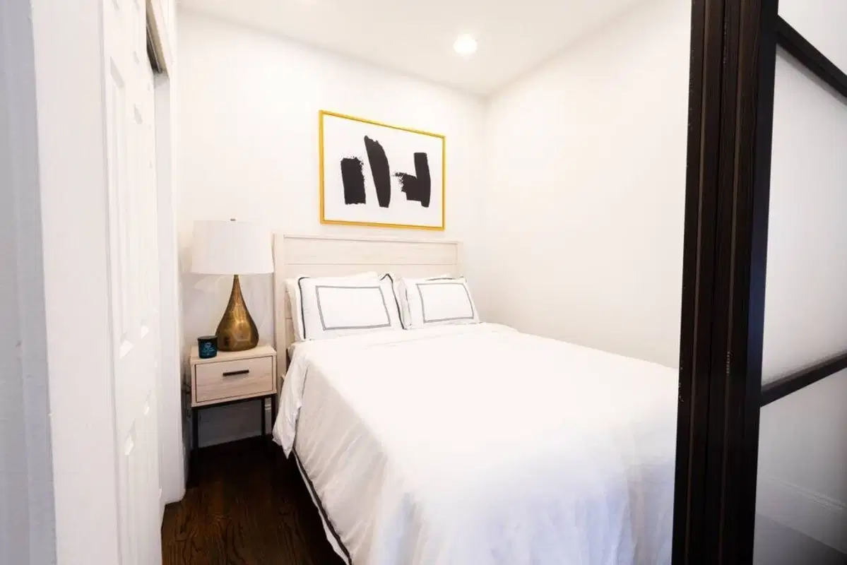 Urban 69, New York – #69-3C: Room in 1 Bedroom and 1 Bathroom