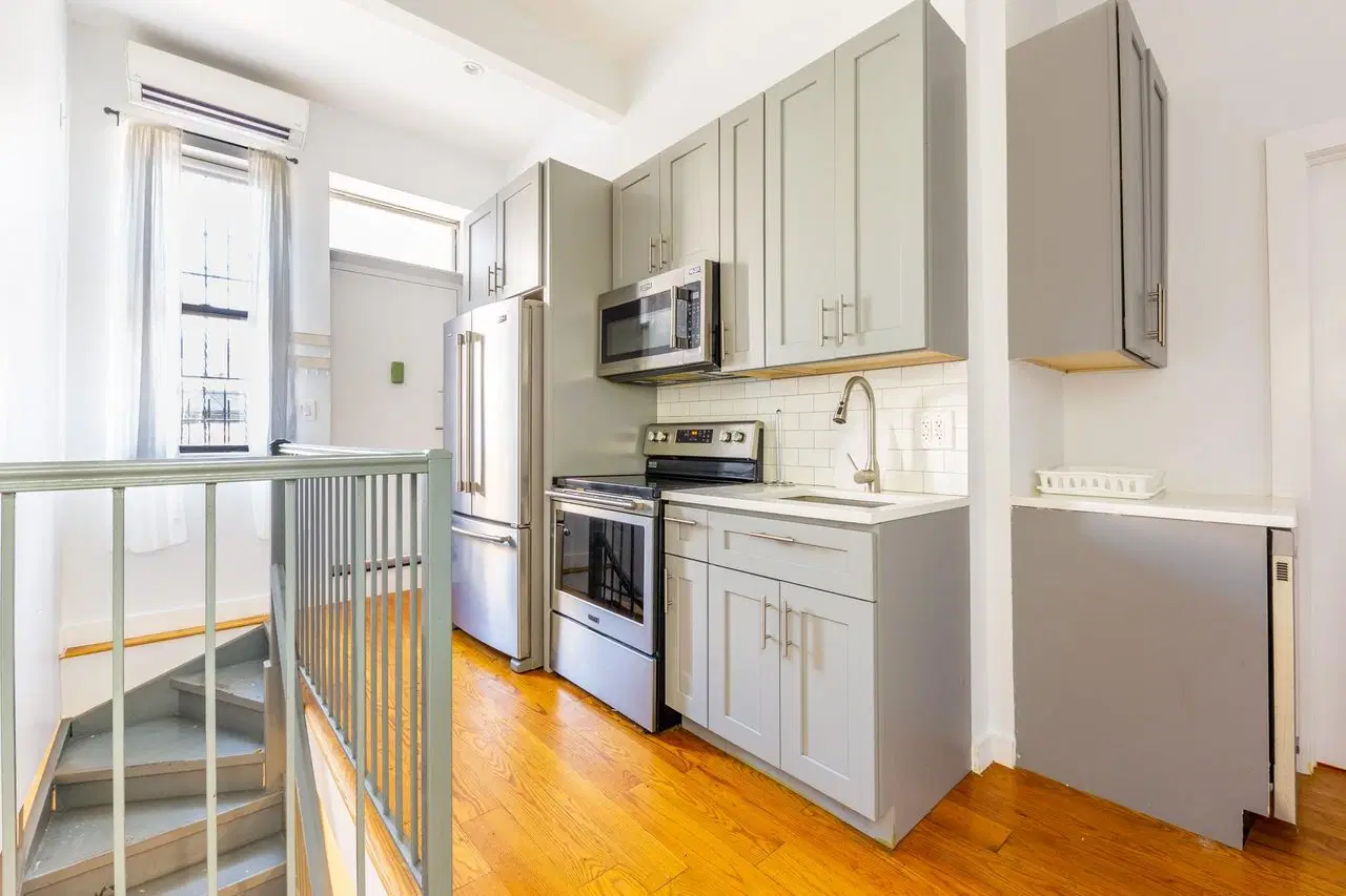 June Homes 11385, New York – Kitchen
