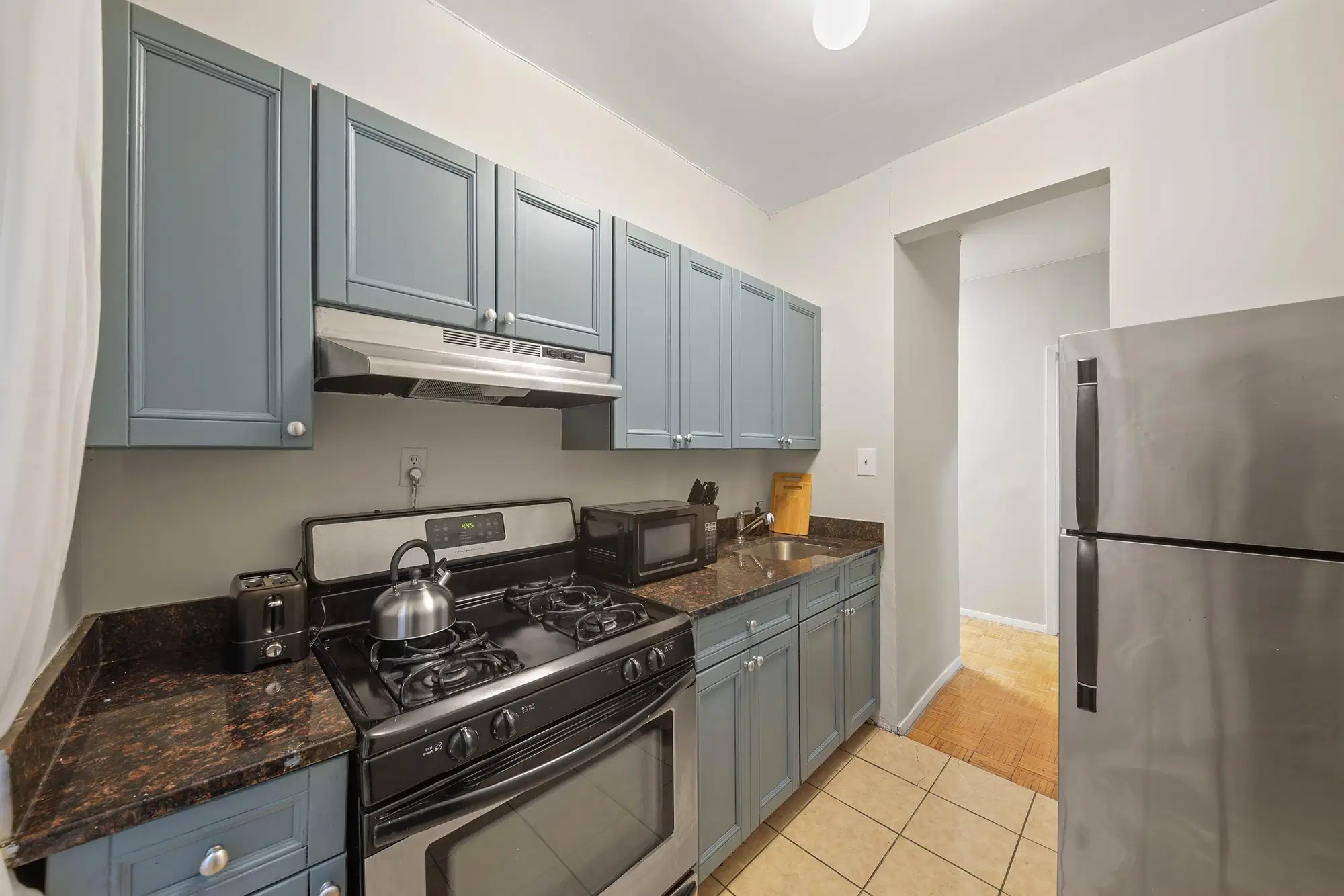 June Homes 10031, New York – Kitchen