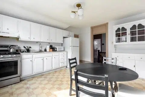 June Homes 02121, Boston – Kitchen