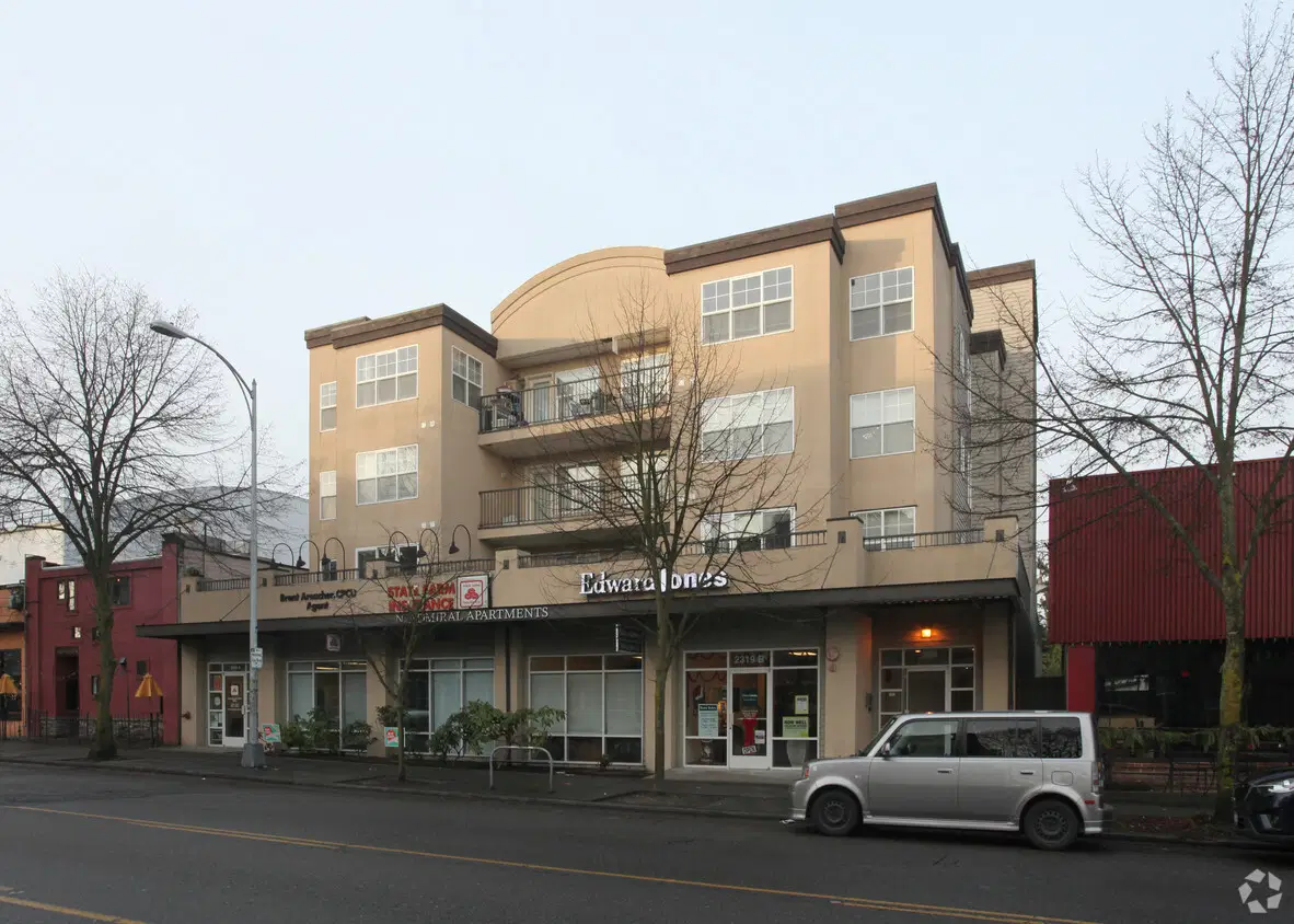 North Admiral, Seattle – Exterior
