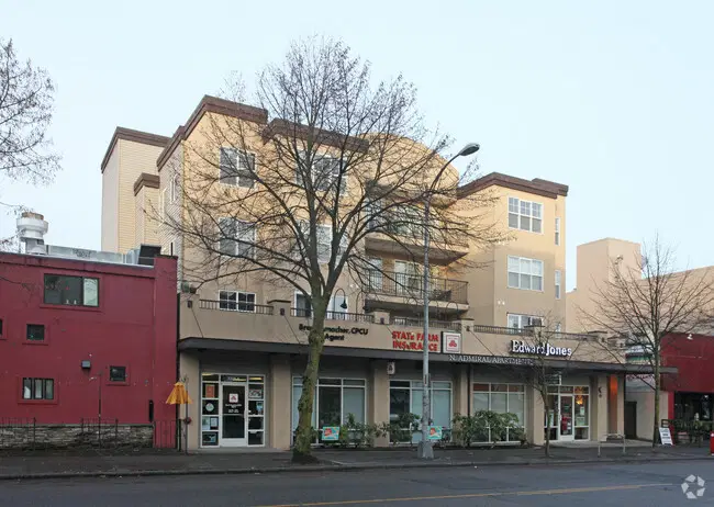 North Admiral, Seattle – Exterior