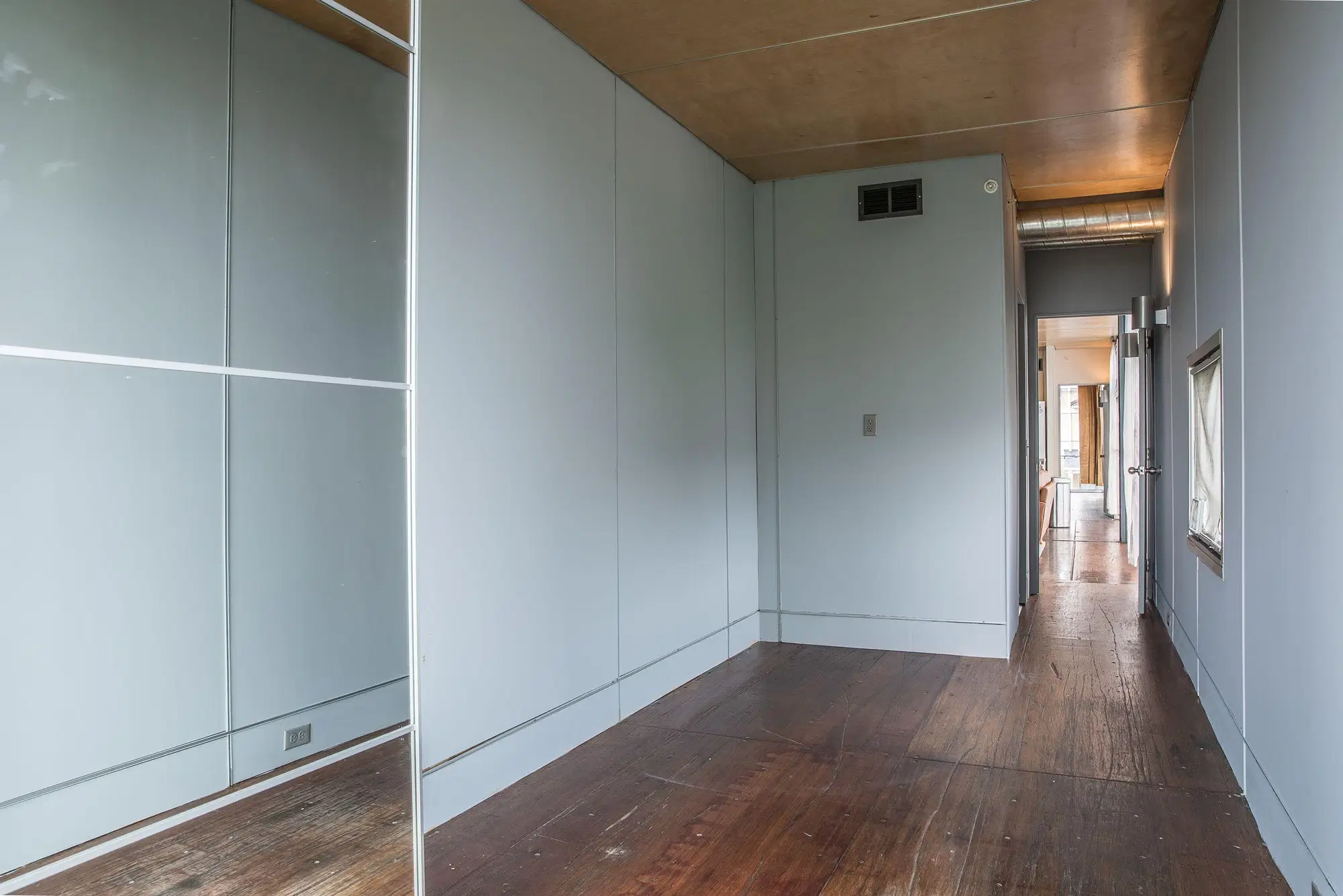 June Homes 20017, Washington DC – Room