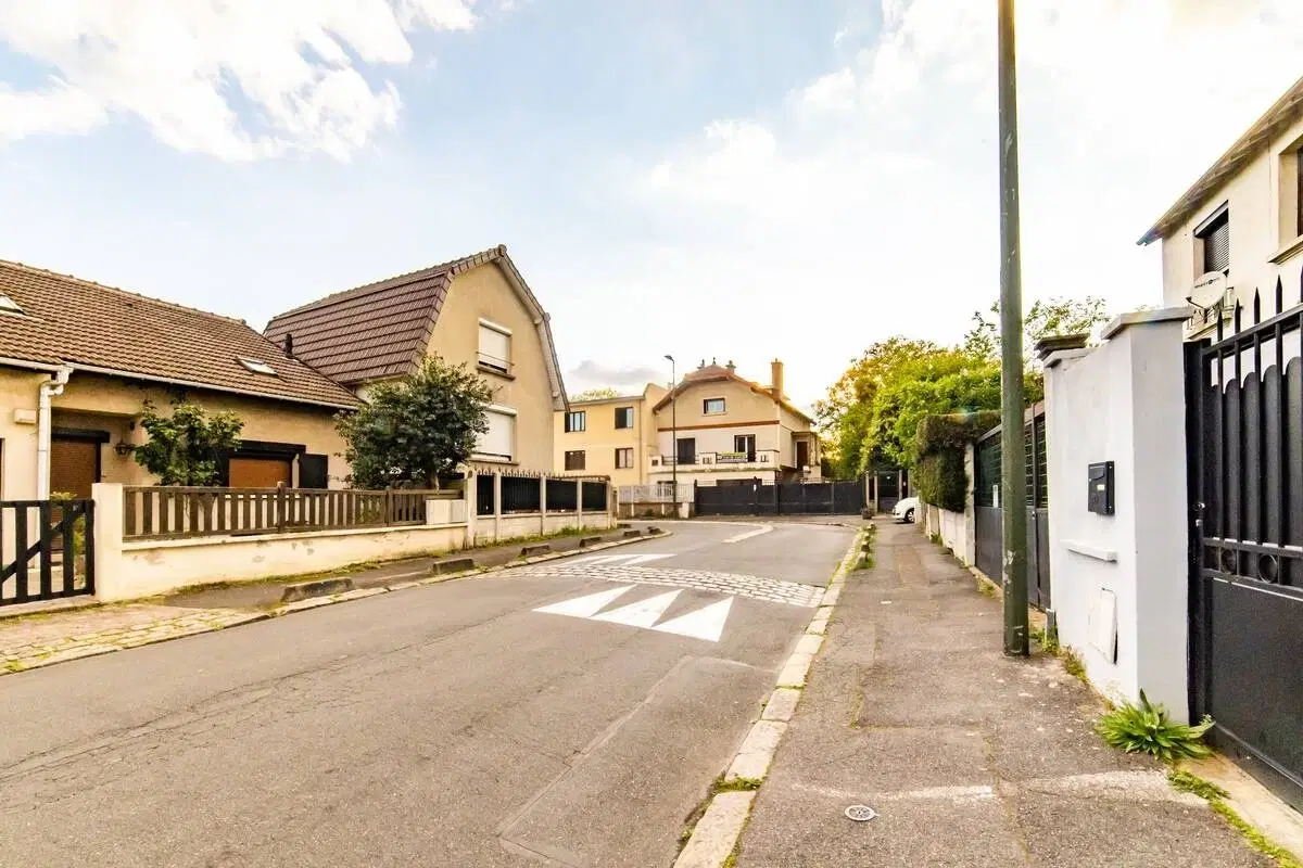 XO 94800, Paris – Exterior