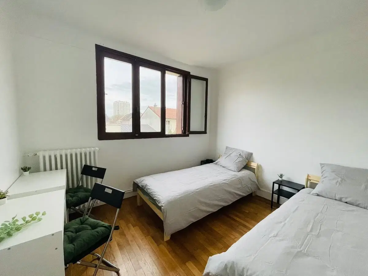XO 94800, Paris – 4 Bedroom 1 Bathroom (XP-88.2)