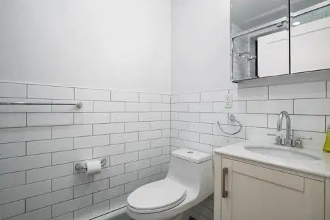 June Homes 10026, New York – Bathroom