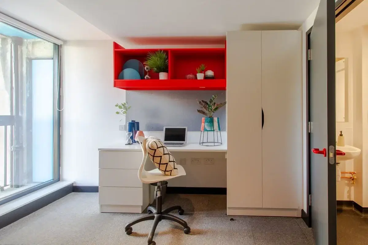 Beton House, Sheffield – The Bigger Balcony Room