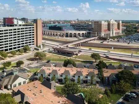 Raiders Walk, Lubbock – Exterior