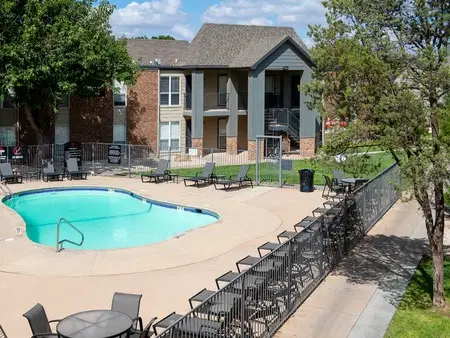 Raiders Walk, Lubbock – Amenities