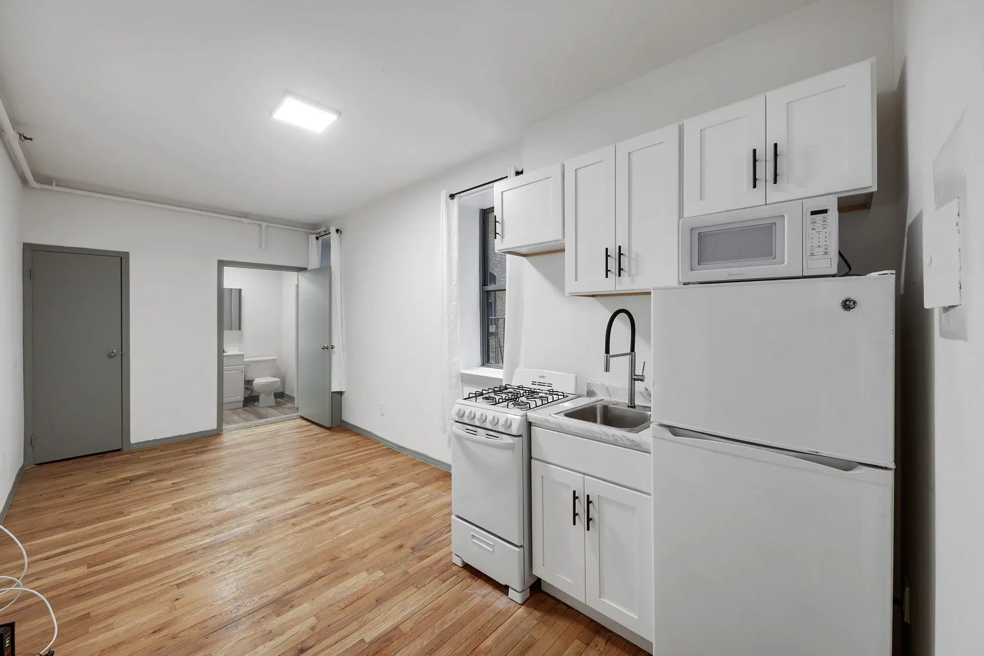 June Homes 10023, New York – Kitchen