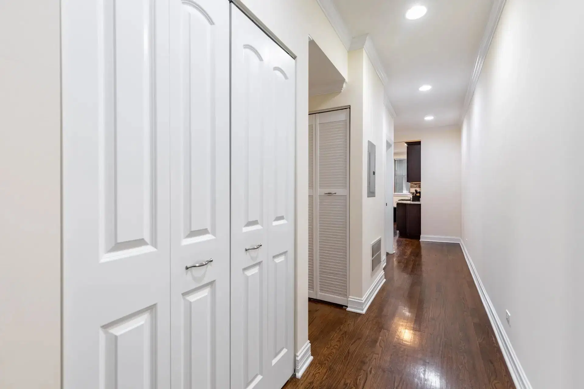 June Homes 60618, Chicago – Common Area