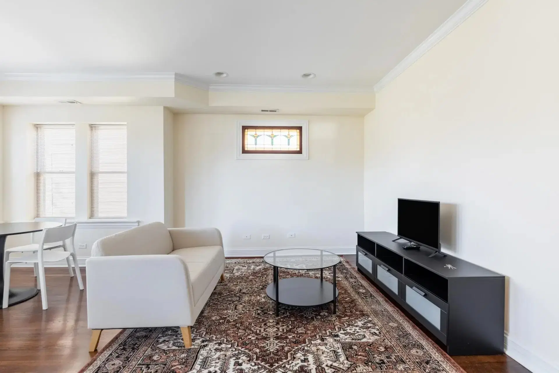 June Homes 60618, Chicago – Common Area