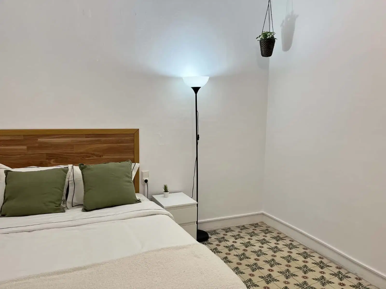 SPC 8003, Barcelona – #13276: Room in a 6 Bedroom and 2 Bathroom (Carrer de Sant Pere Més Alt)
