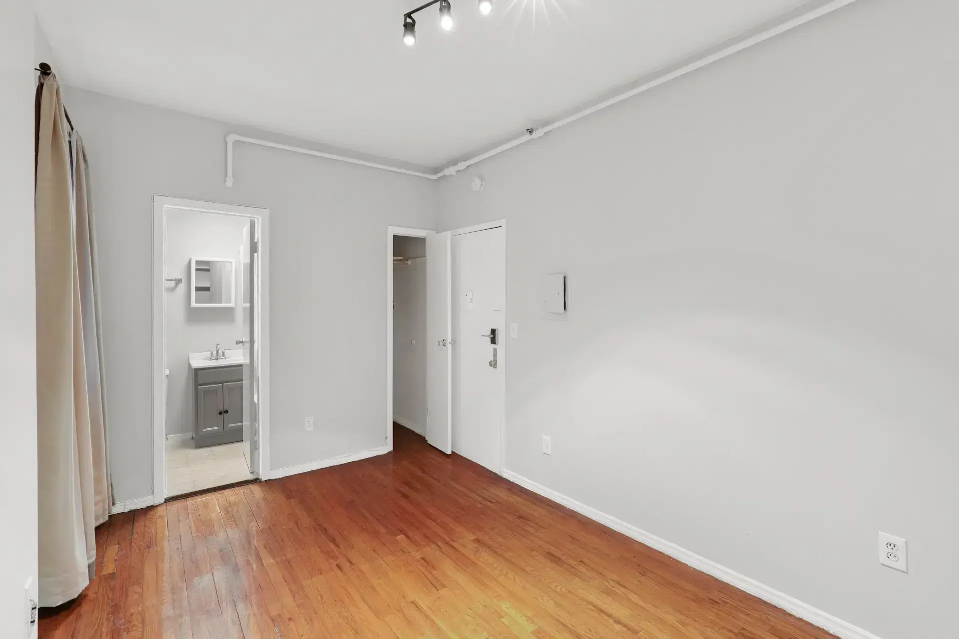 June Homes 10023, New York – #489: Columbus Circle on a flexible lease
