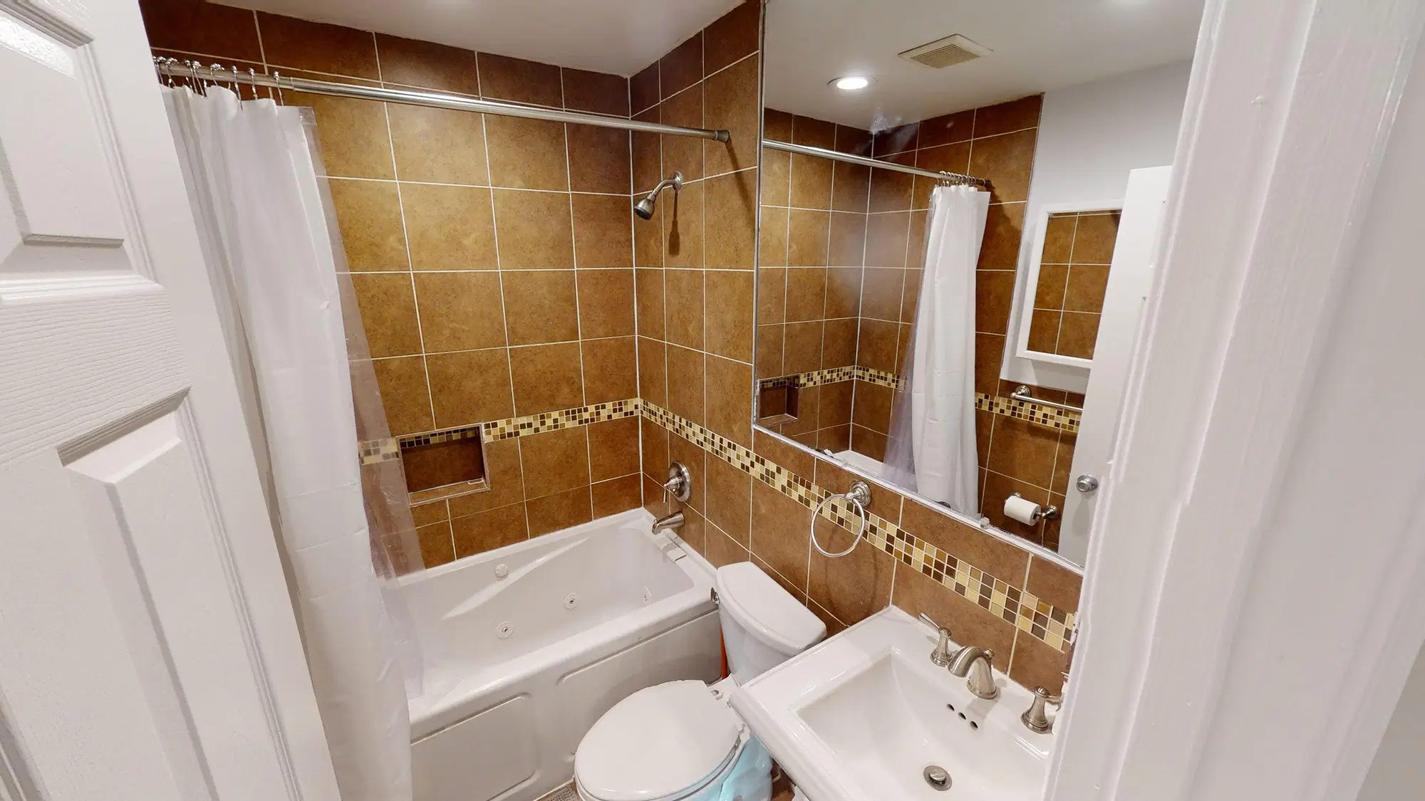 June Homes 20002, Washington DC – Bathroom