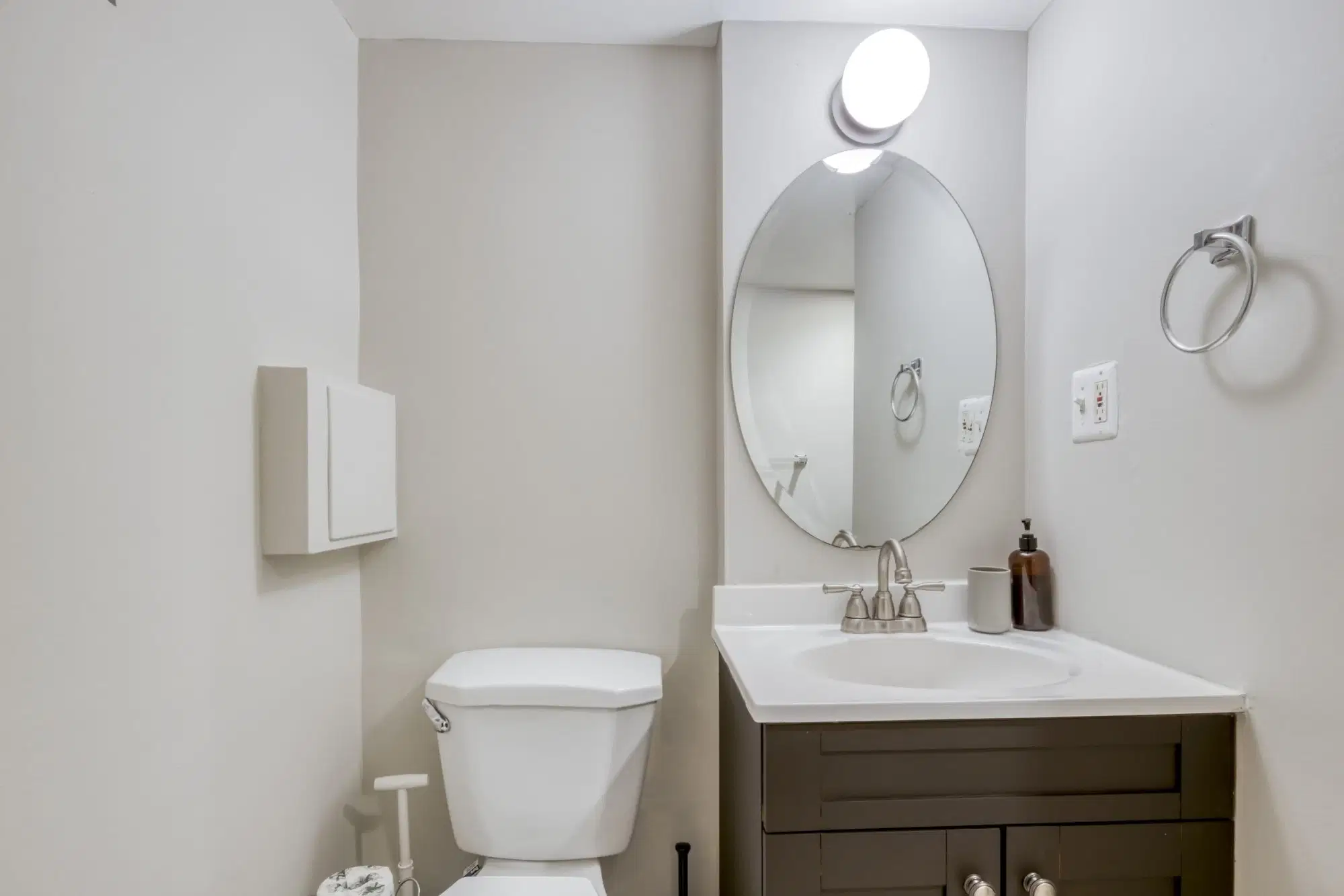 June Homes 20002, Washington DC – #288C: H Street