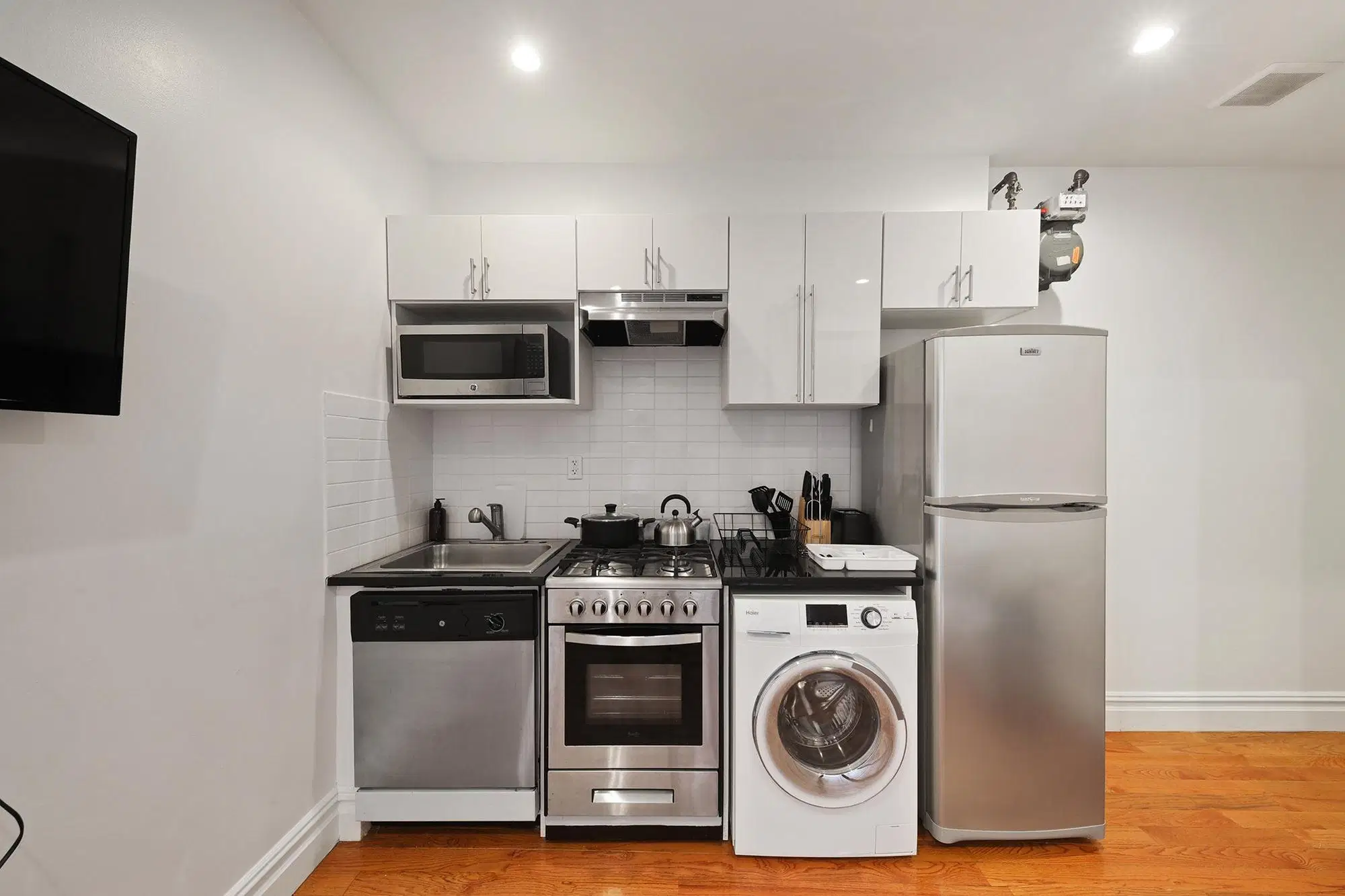 June Homes 10019, New York – Kitchen