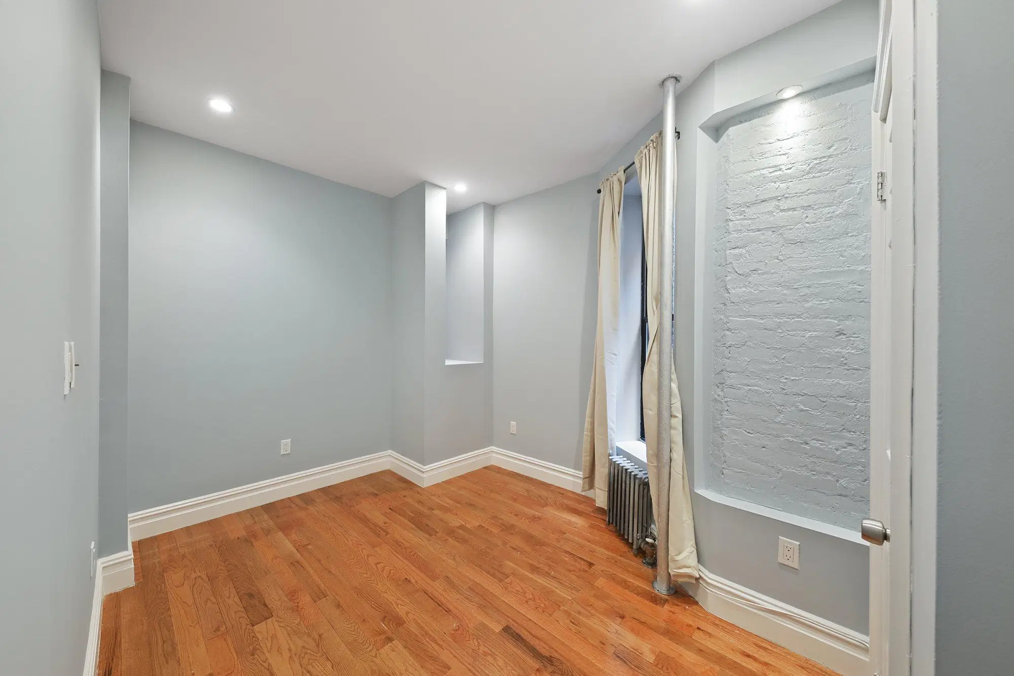 June Homes 10019, New York – #710B: Columbus Circle