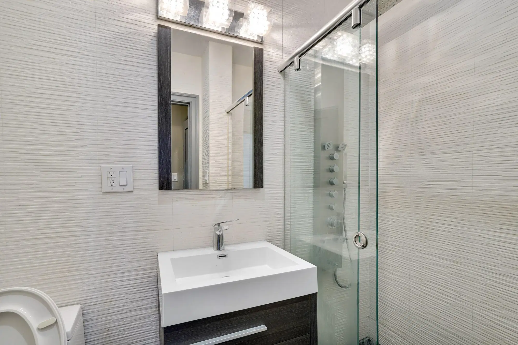 June Homes 10009, New York – Bathroom