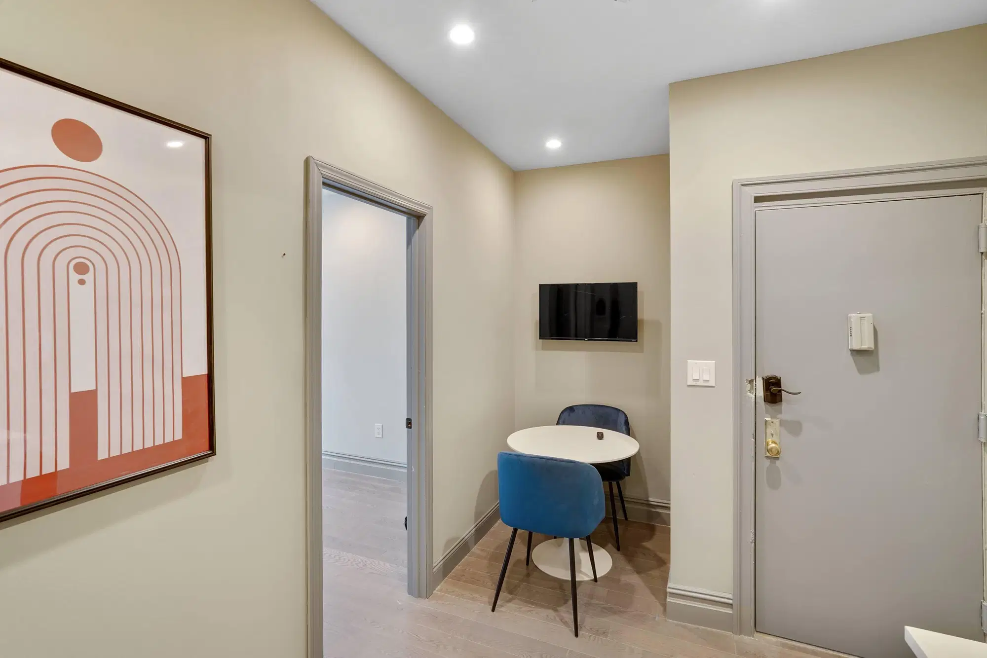 June Homes 10009, New York – Amenities