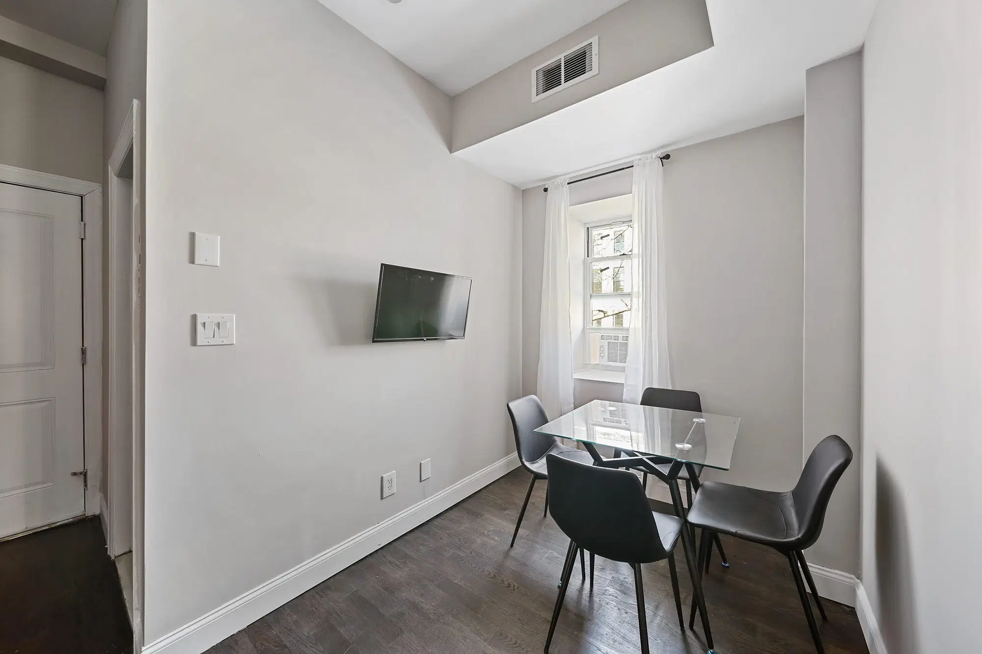 June Homes 11221, New York – Common Area