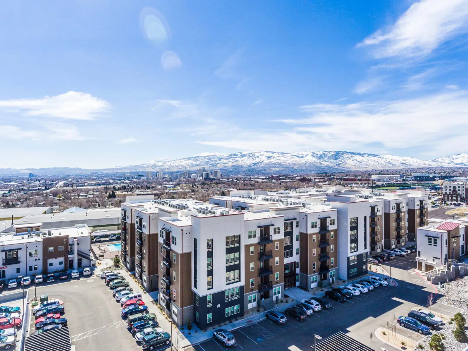 Saga Reno, Reno – Exterior
