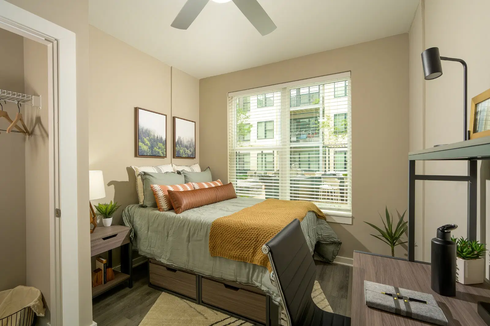 Standard at Bloomington, Bloomington – Berkeley Room in 2 Bedroom 2 Bathroom