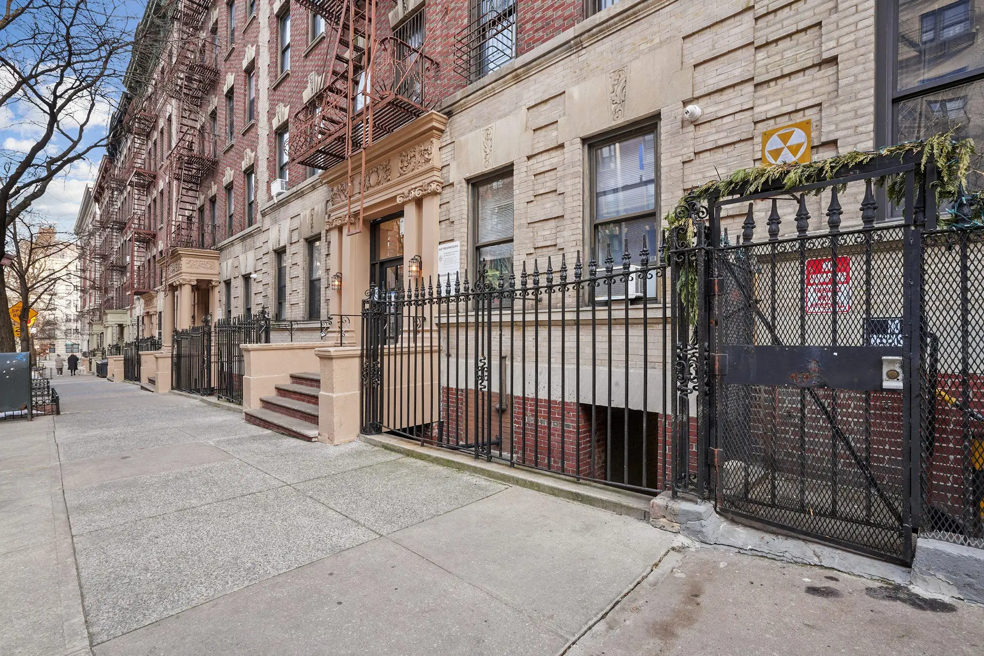 June Homes 10027, New York – Exterior