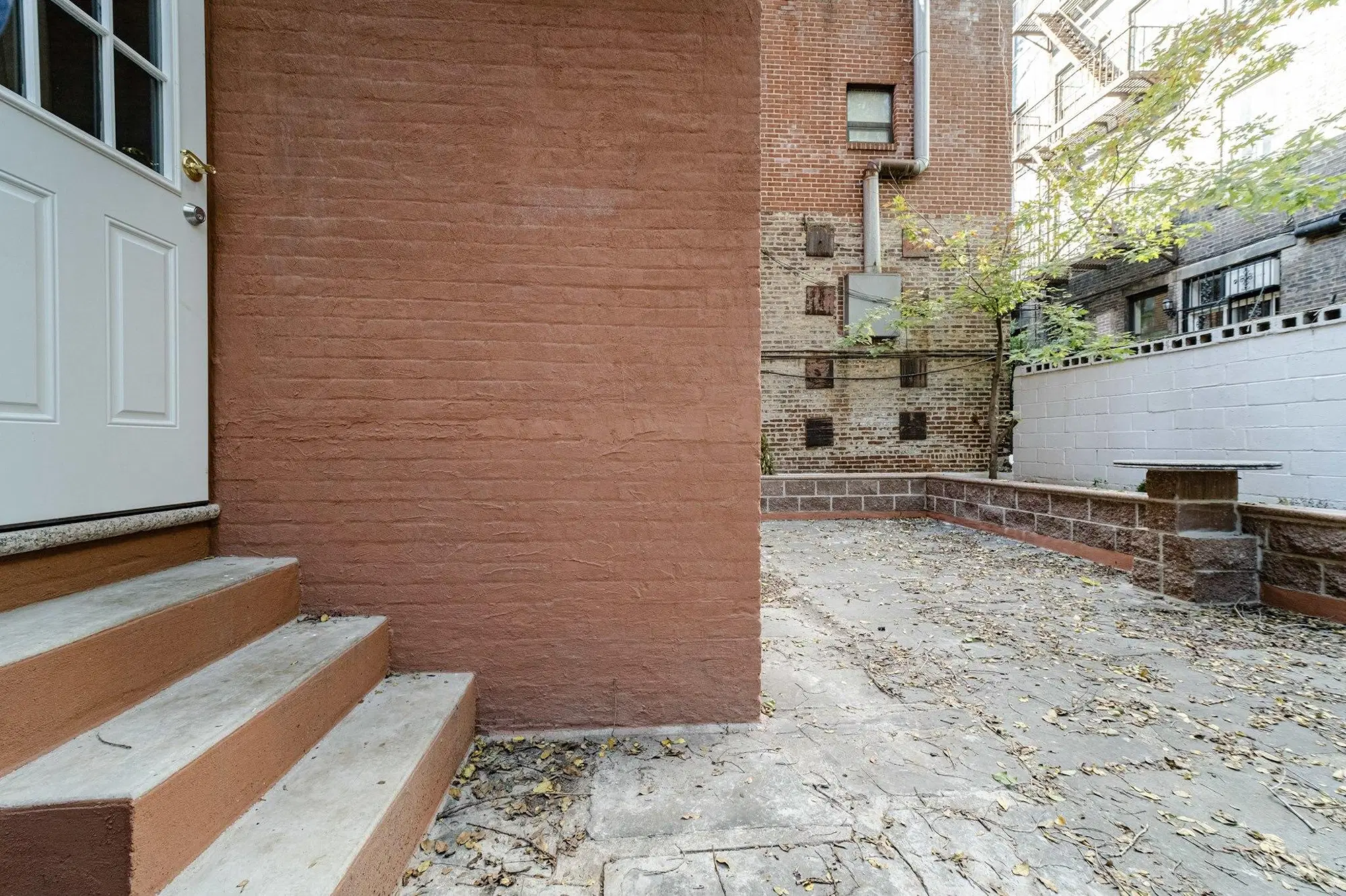 June Homes 10028, New York – Exterior