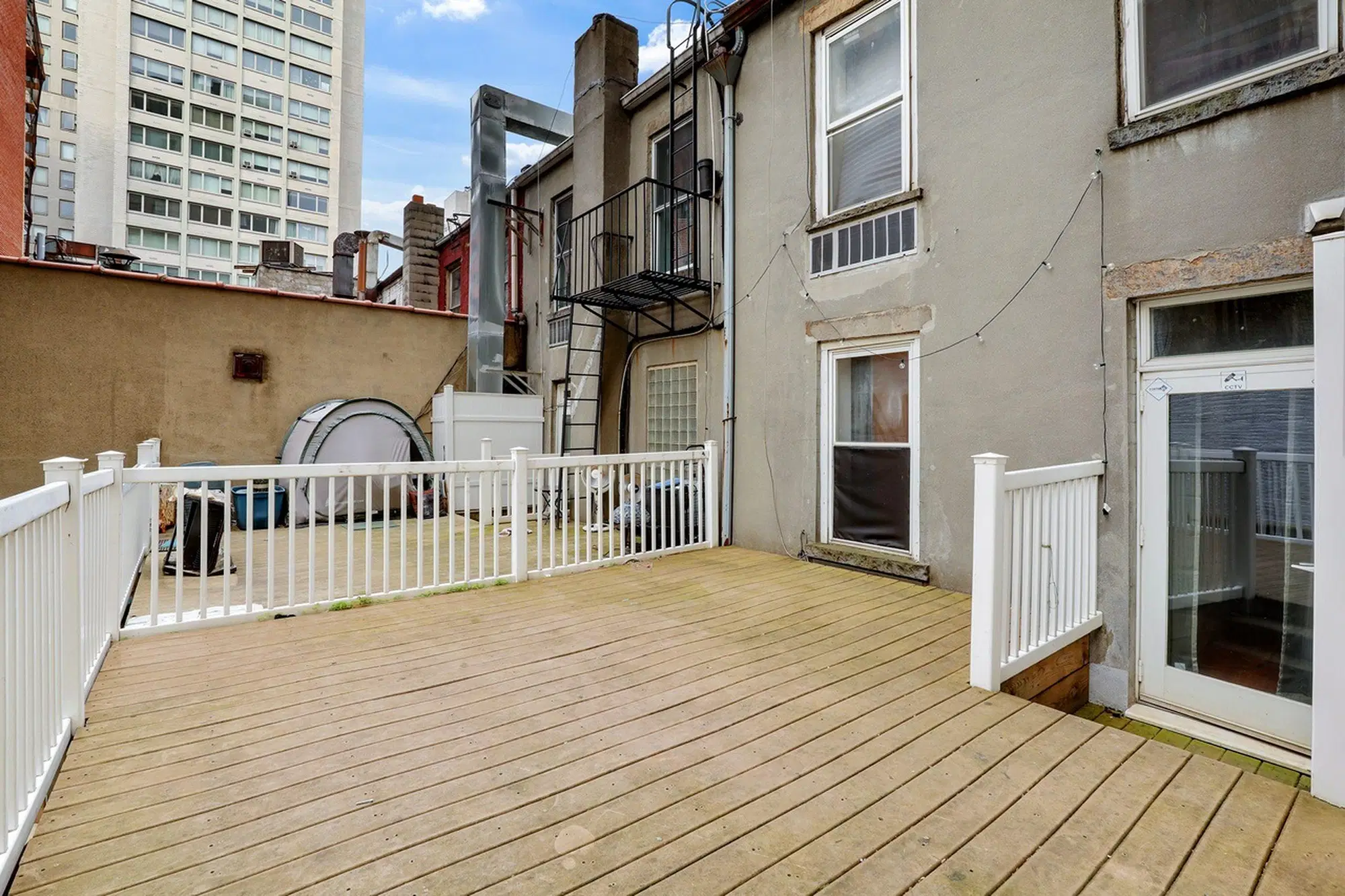 June Homes 10028, New York – Exterior