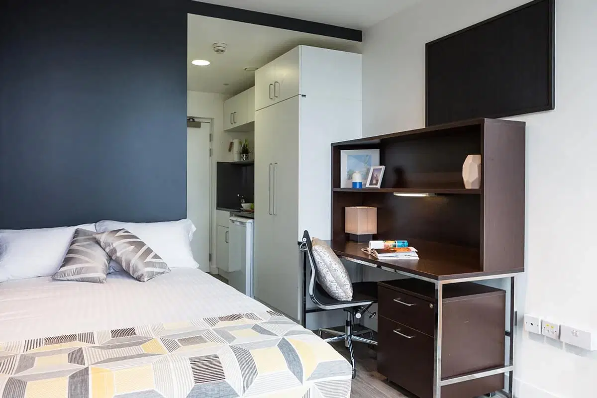 GoBritanya Kings Cross Residence, London – Silver Studio - Courtyard View | Mid Level