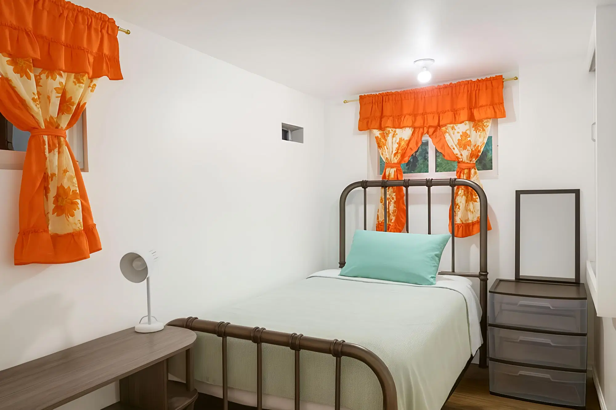 SPR M9B1B8, Toronto – Room in 4 Bed 3 Bath | Bedroom A