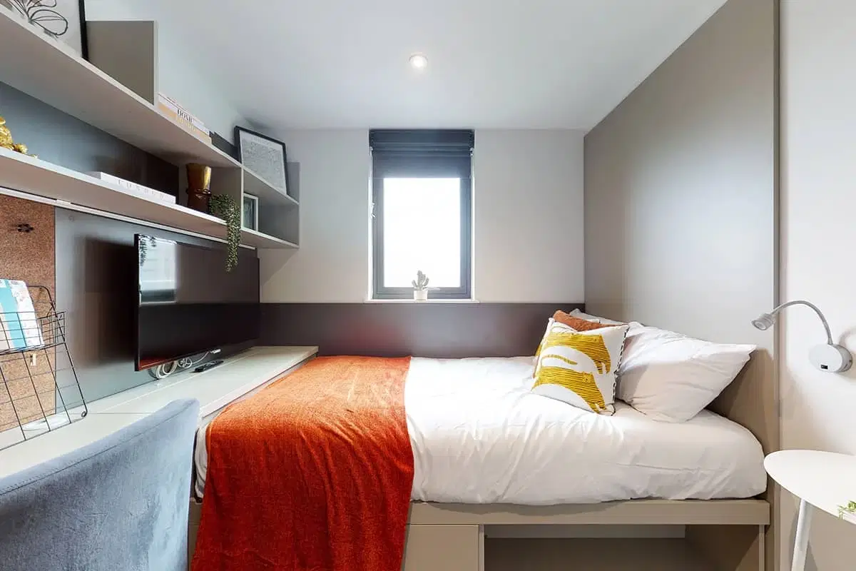 GoBritanya Ealing Residence, London – Bronze Studio - Standard View | Lower Level