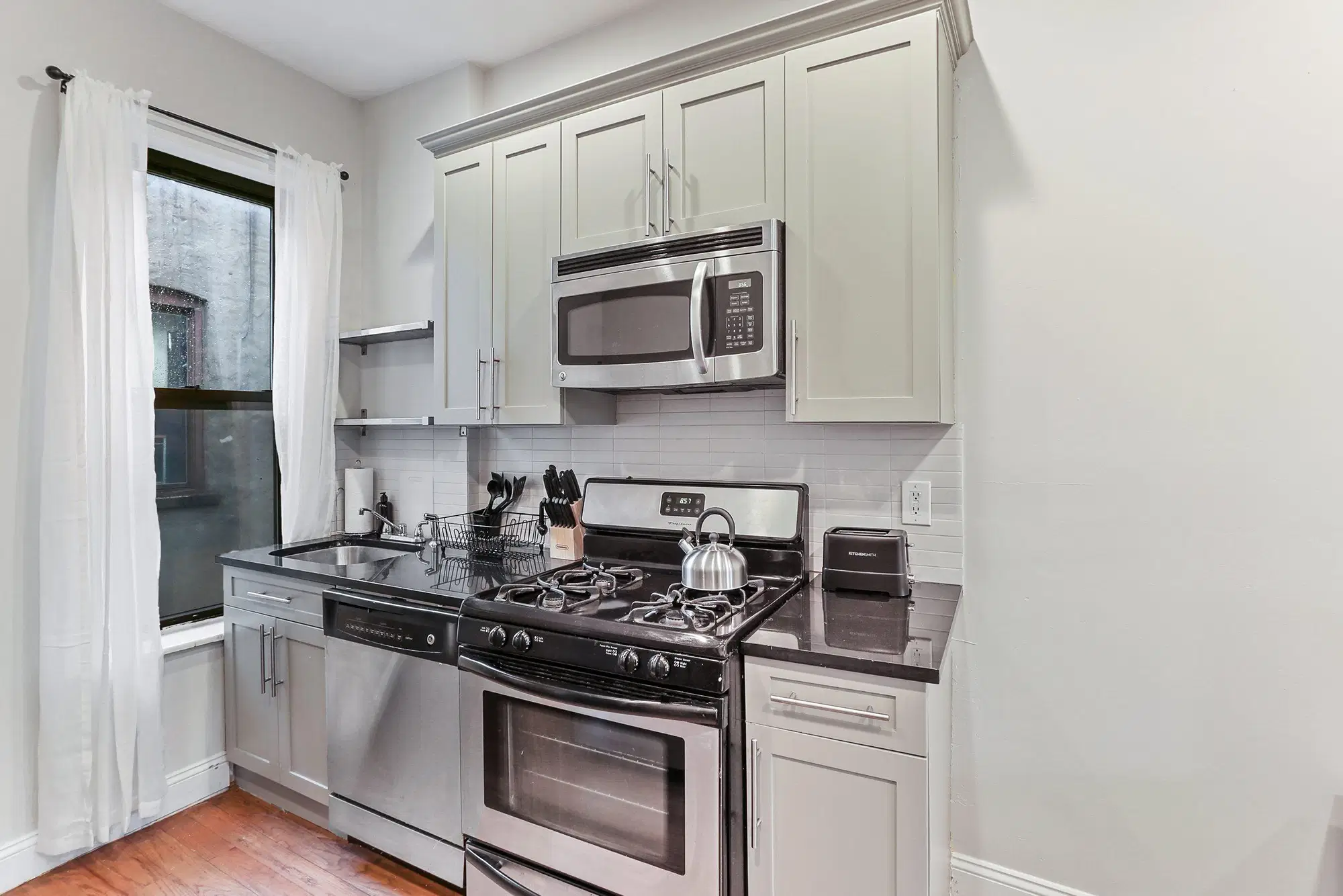 June Homes 11213, New York – Kitchen