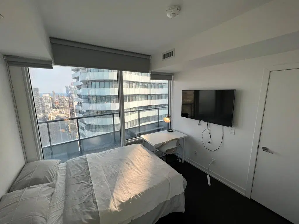 Pearson Housing Wood Street, Toronto – Bedroom