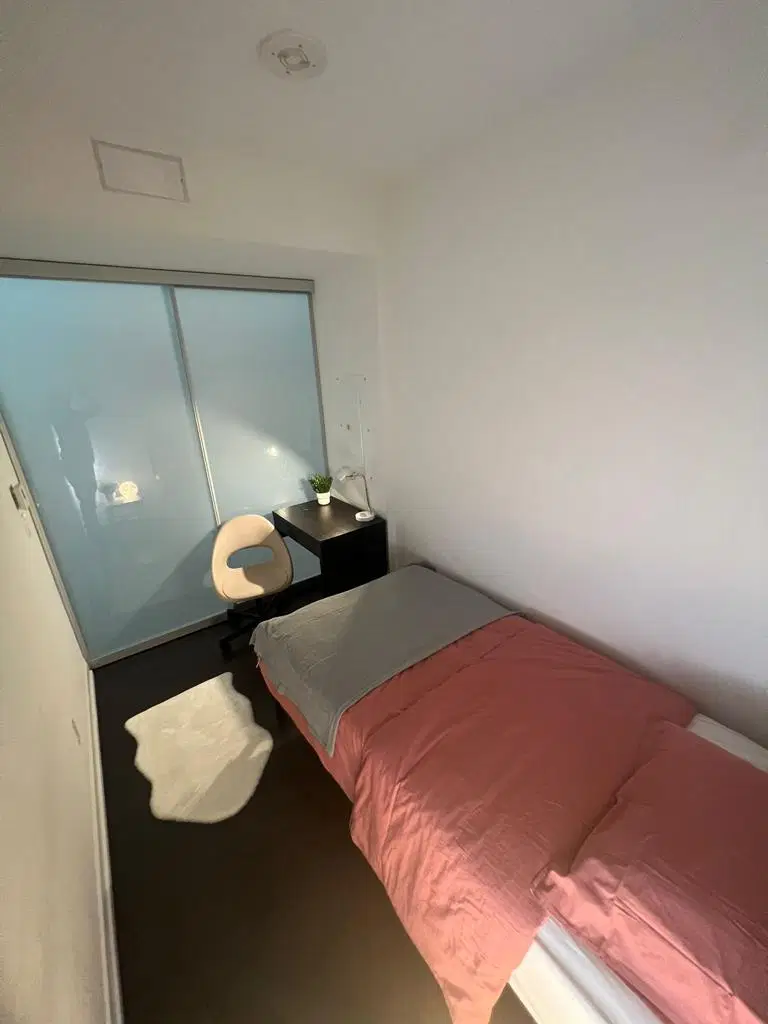 Pearson Housing Wood Street, Toronto – Bedroom