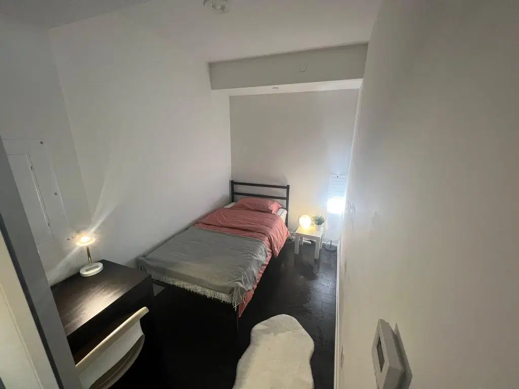 Pearson Housing Wood Street, Toronto – Bedroom