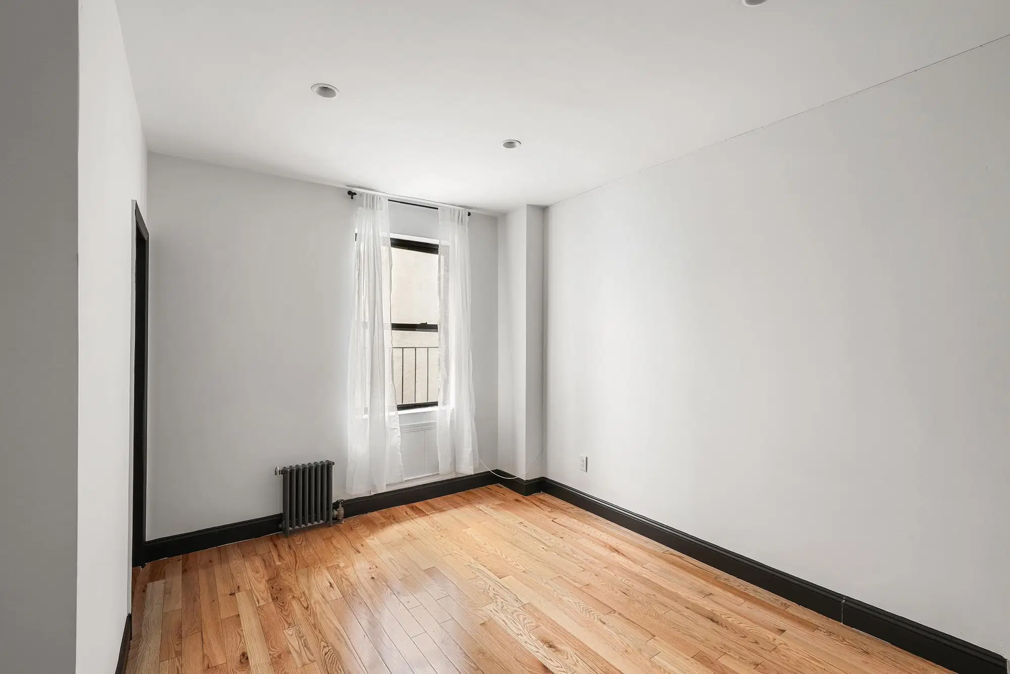 June Homes 10009, New York – #364B: East Village