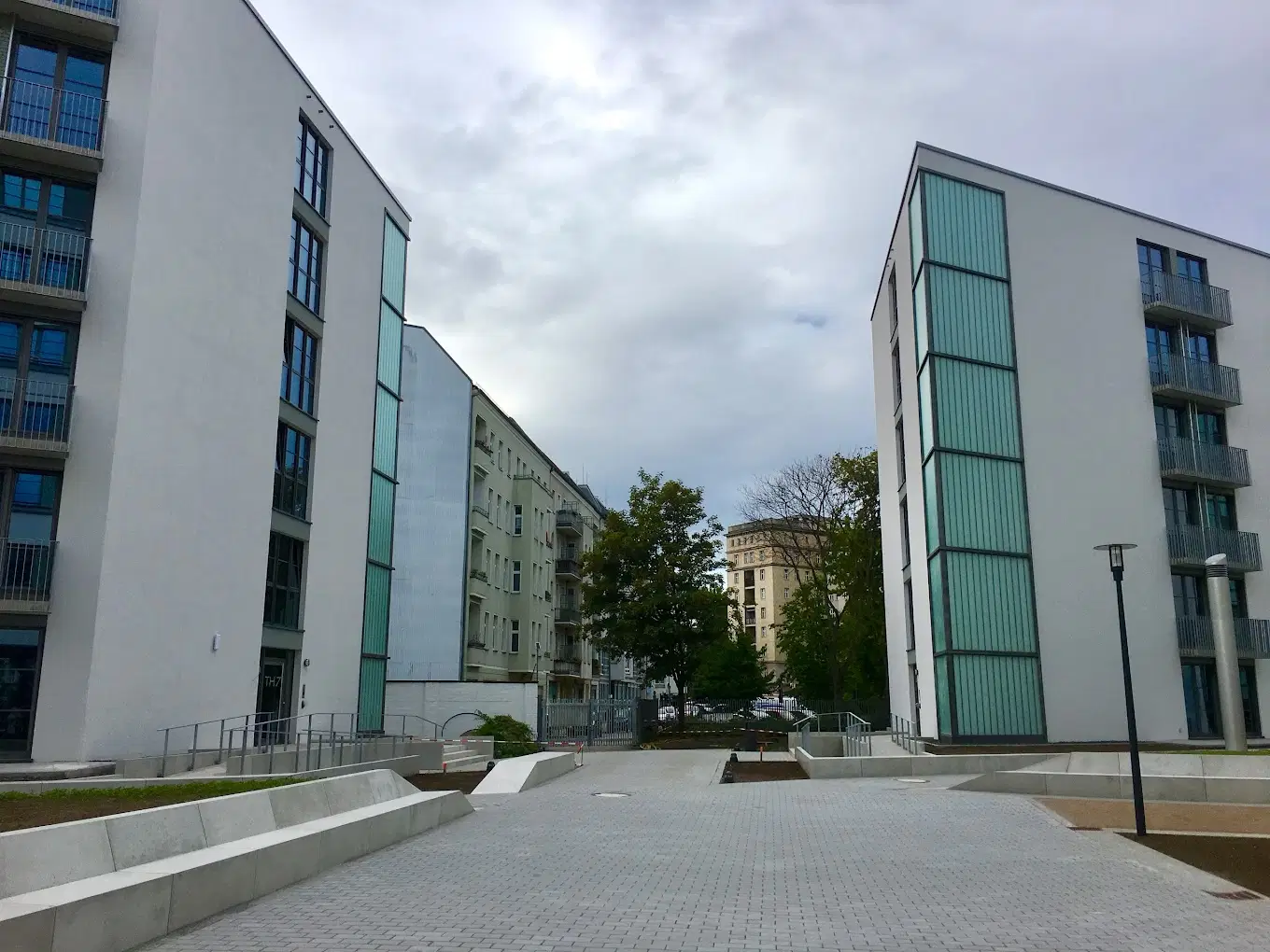 Neon Wood Frankfurter Tor, Berlin – Exterior
