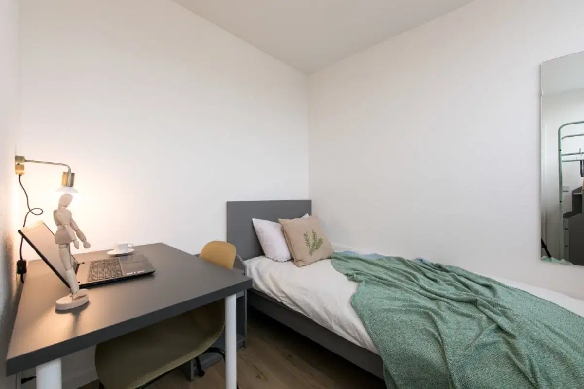 RM Bismarckstraße 106, Berlin – Room in a 6 Bed 2 Bath